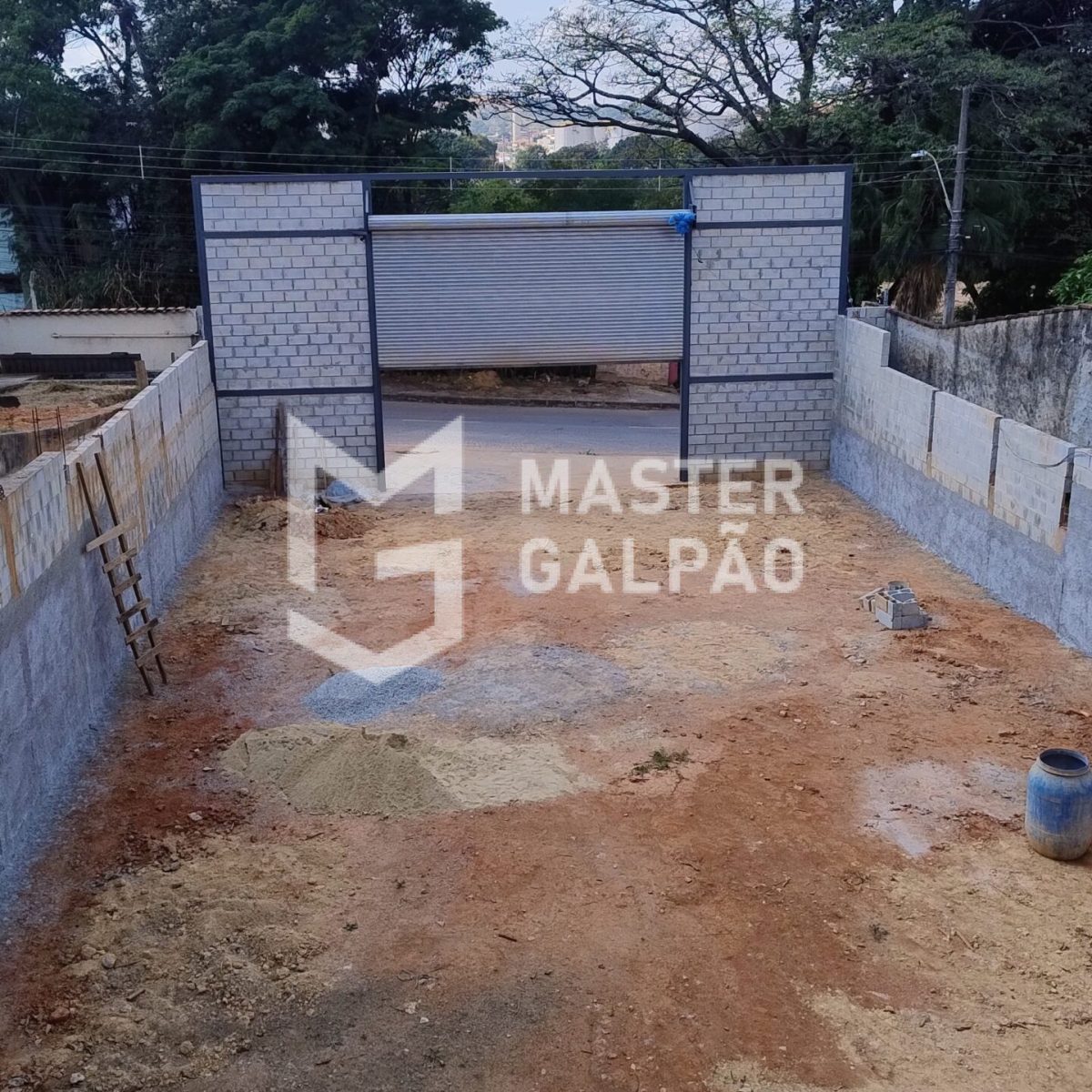 Galpão em Construção 350m² – Betim