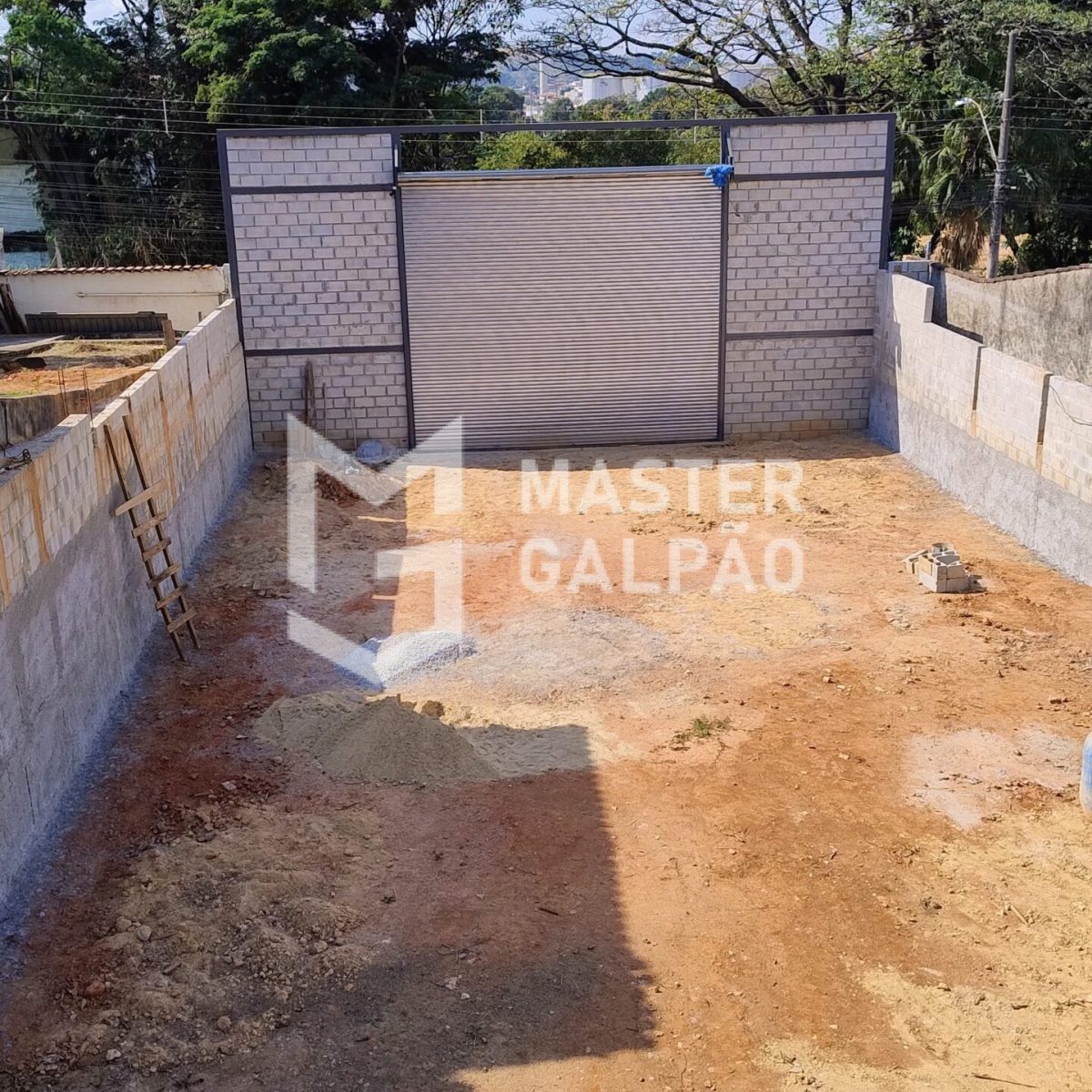 Galpão em Construção 350m² – Betim