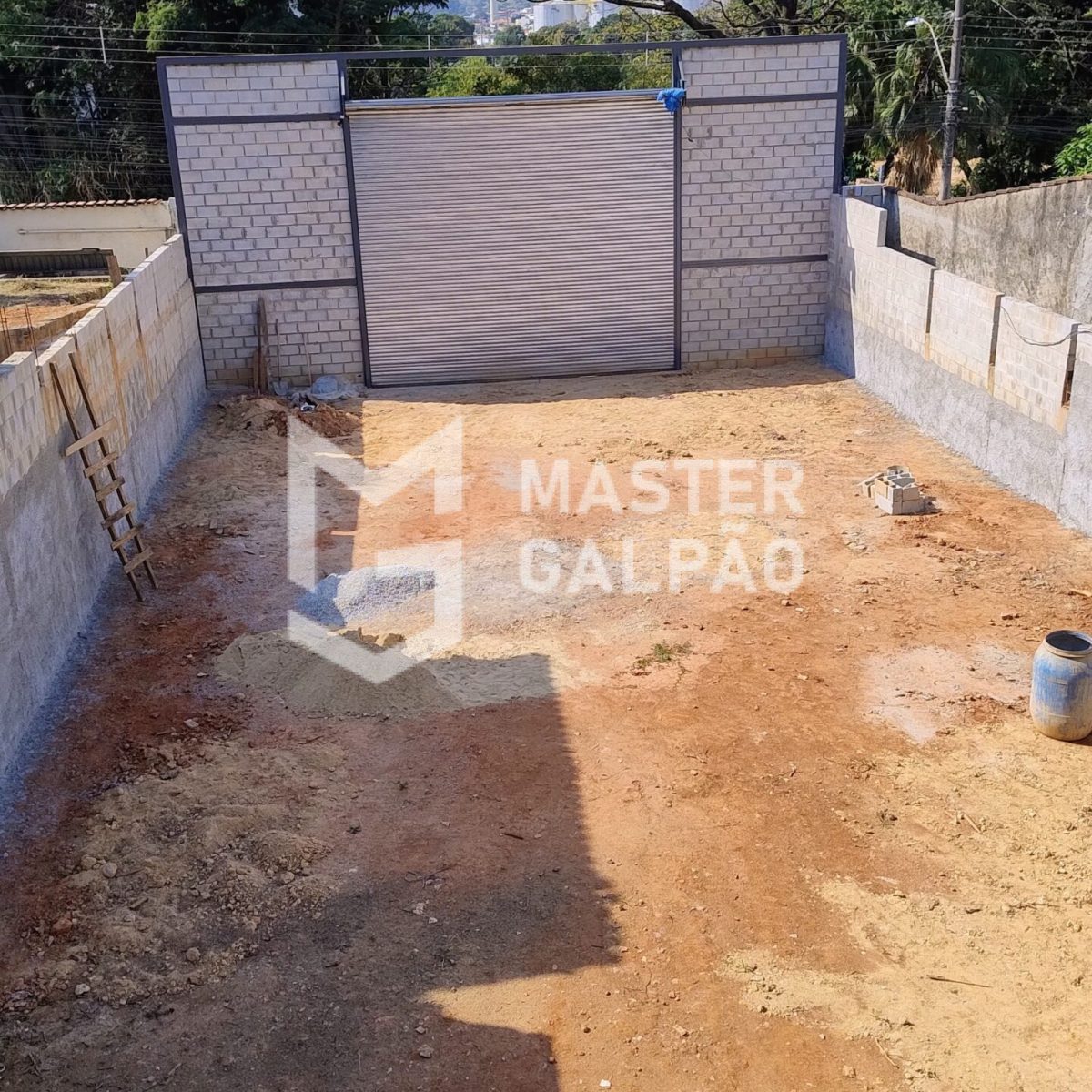 Galpão em Construção 350m² – Betim