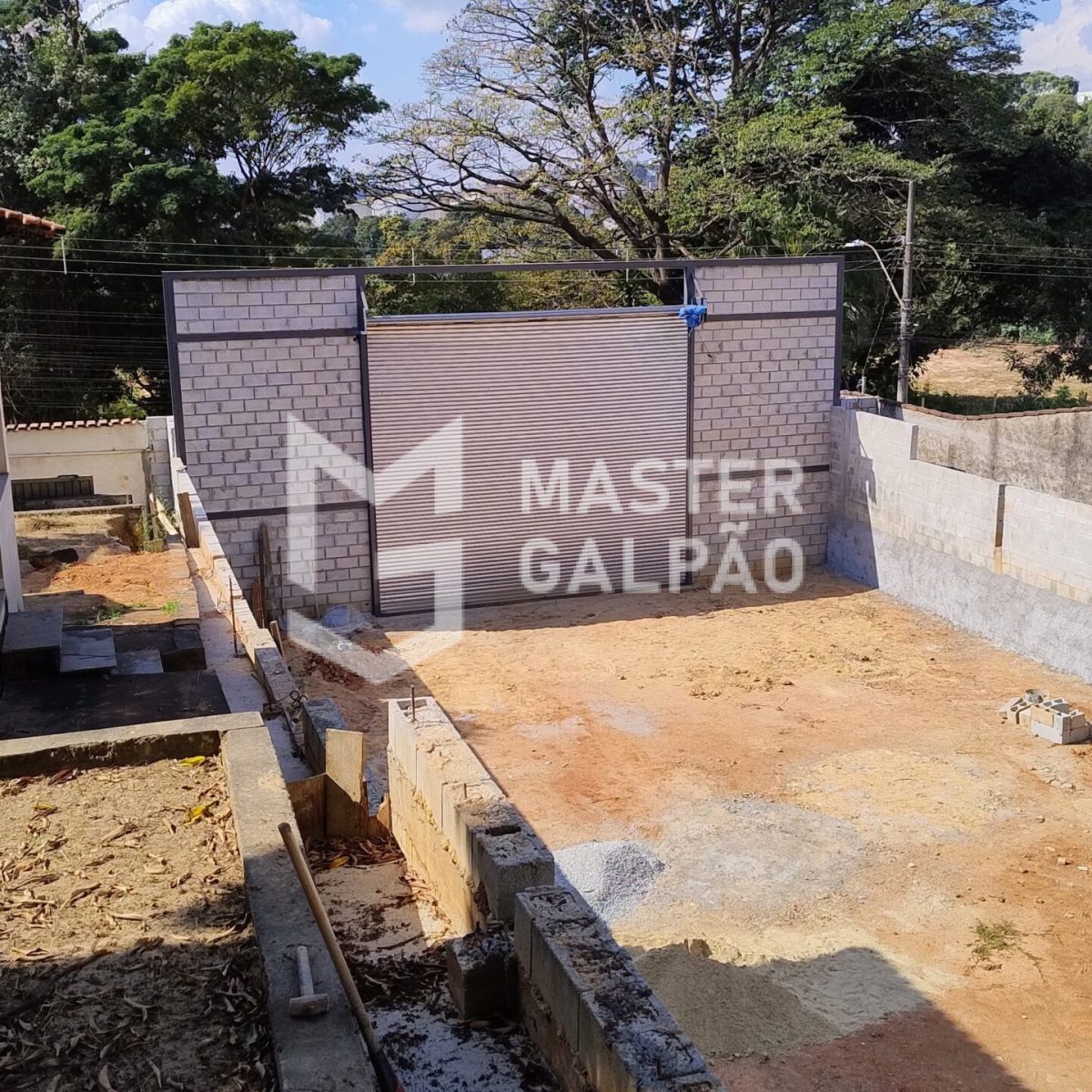 Galpão em Construção 350m² – Betim