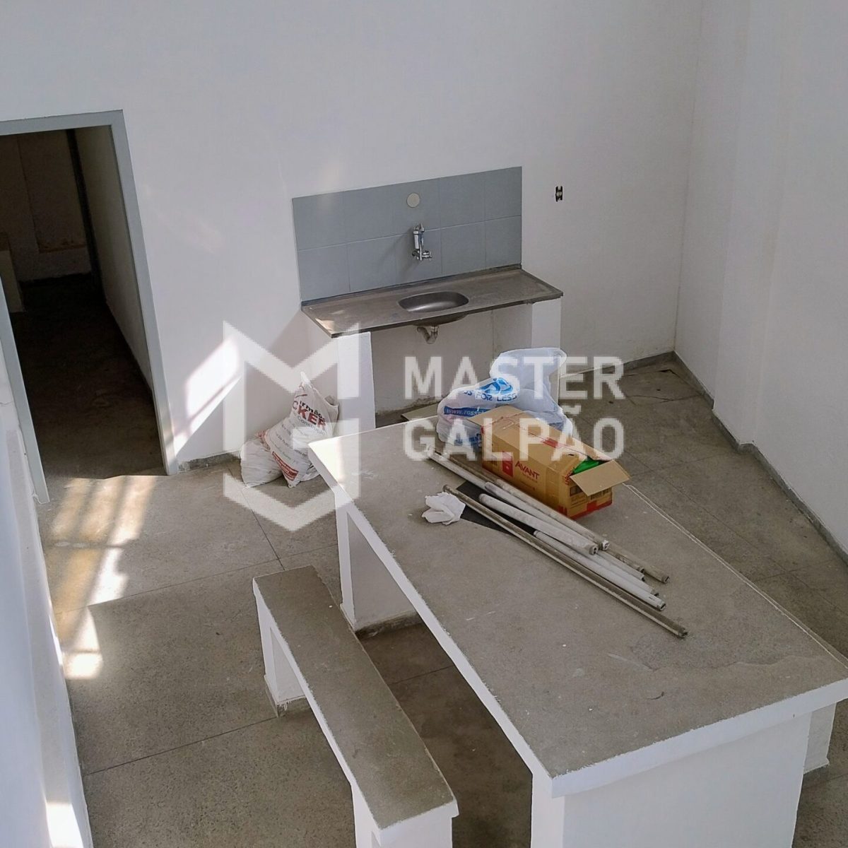 Galpão 700m² com 2 Câmaras Frias – Contagem