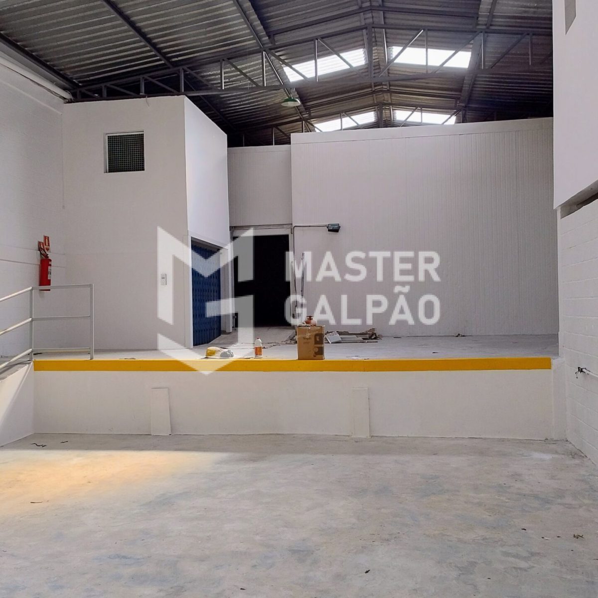 Galpão 700m² com 2 Câmaras Frias – Contagem
