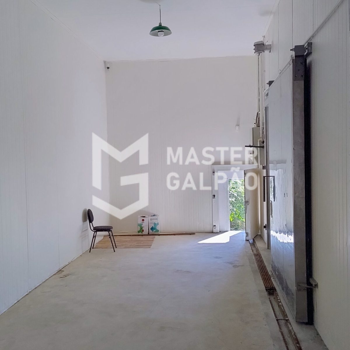 Galpão 700m² com 2 Câmaras Frias – Contagem