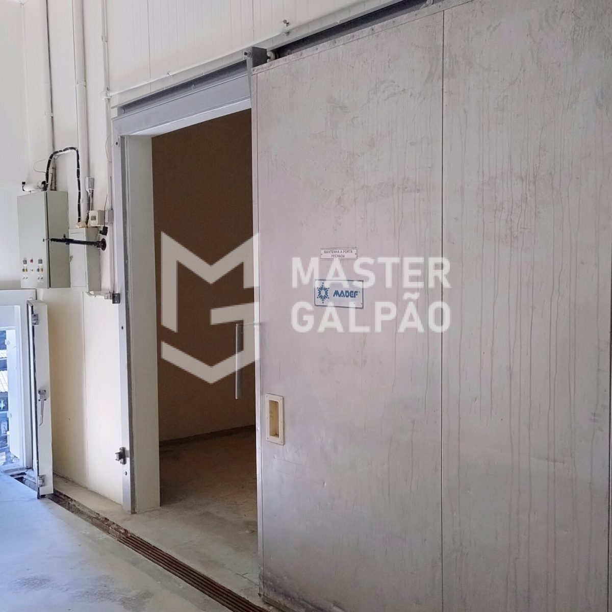 Galpão 700m² com 2 Câmaras Frias – Contagem