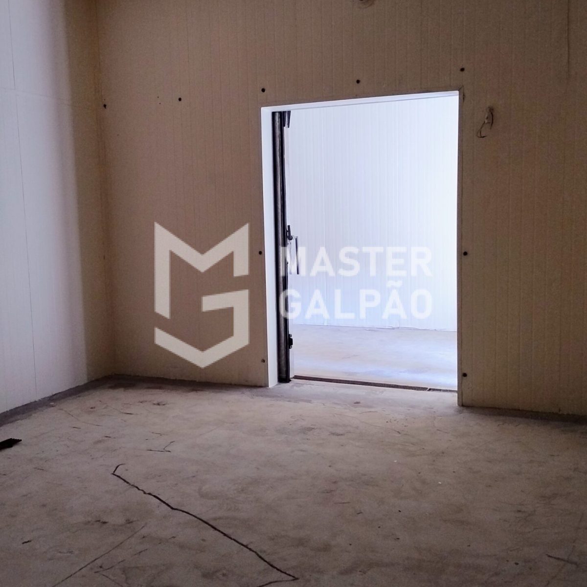 Galpão 700m² com 2 Câmaras Frias – Contagem