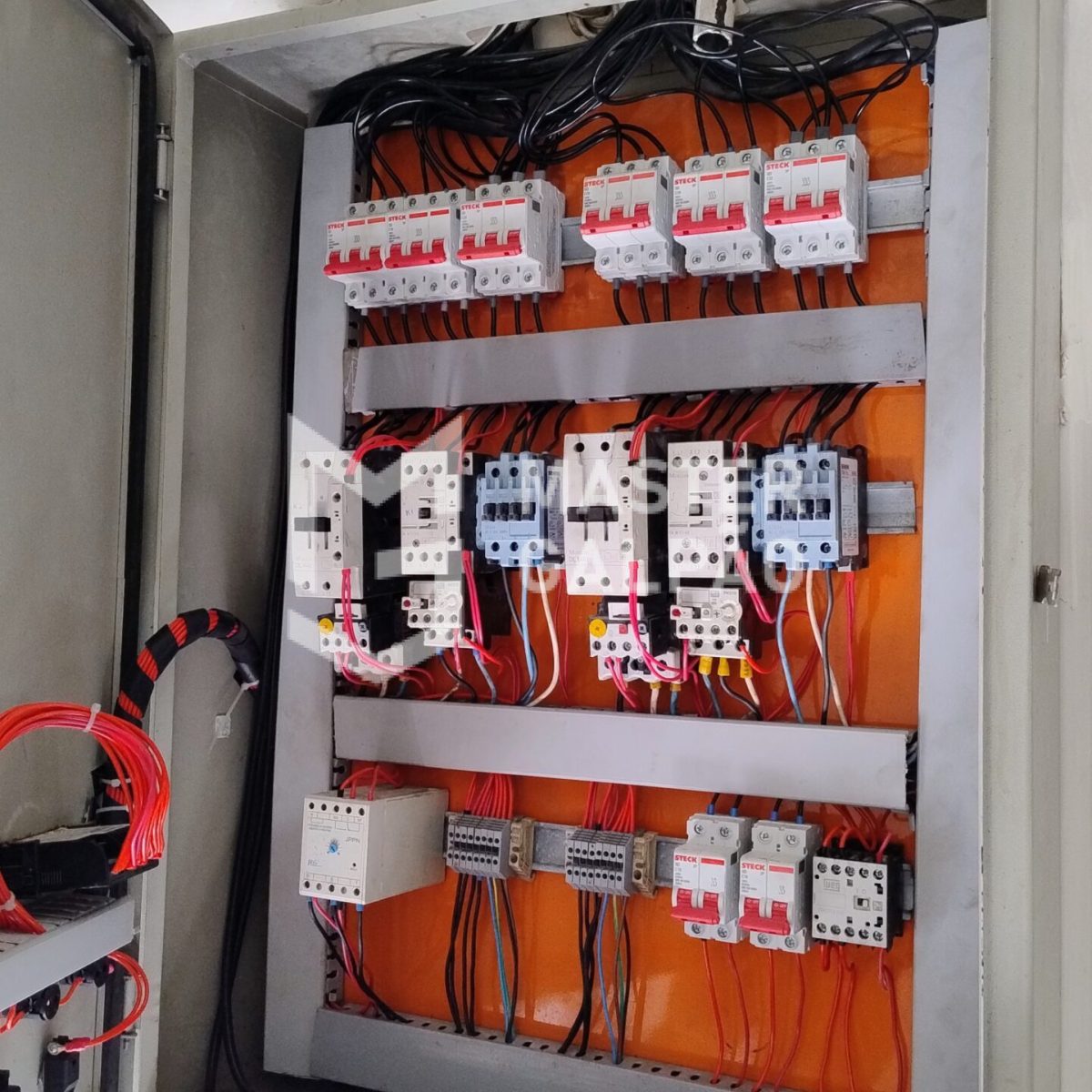 Galpão 700m² com 2 Câmaras Frias – Contagem