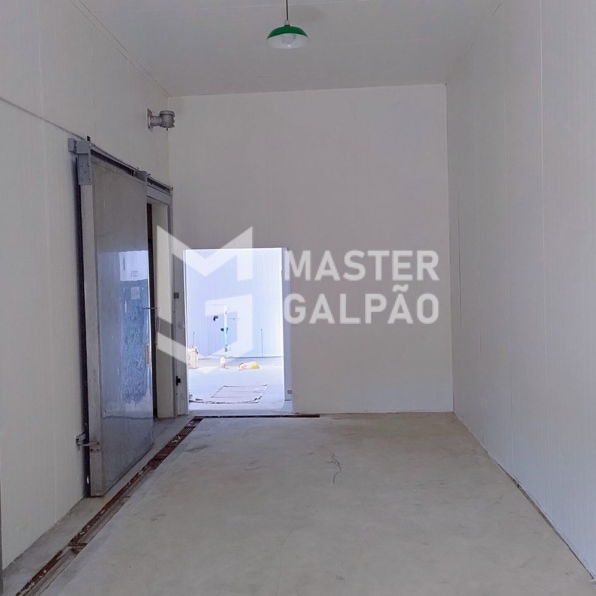 Galpão 700m² com 2 Câmaras Frias – Contagem