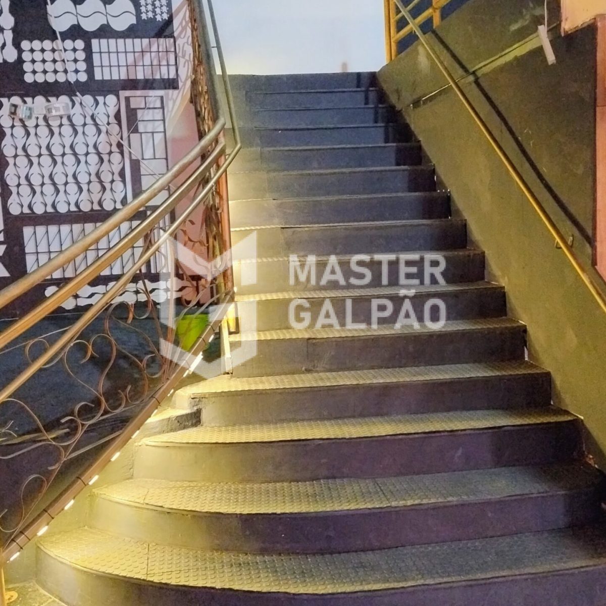Galpão Comercial com Mezanino – BH