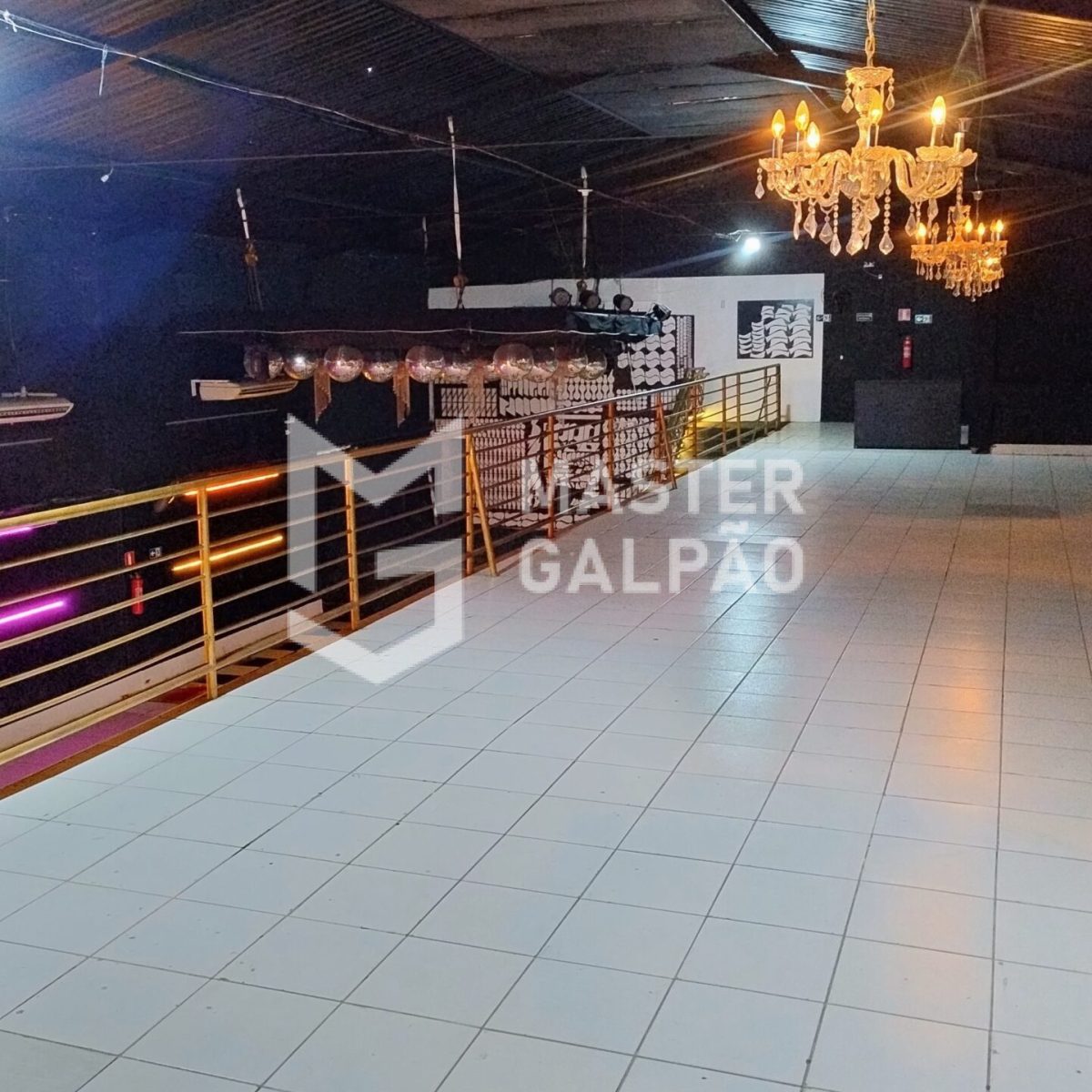 Galpão Comercial com Mezanino – BH