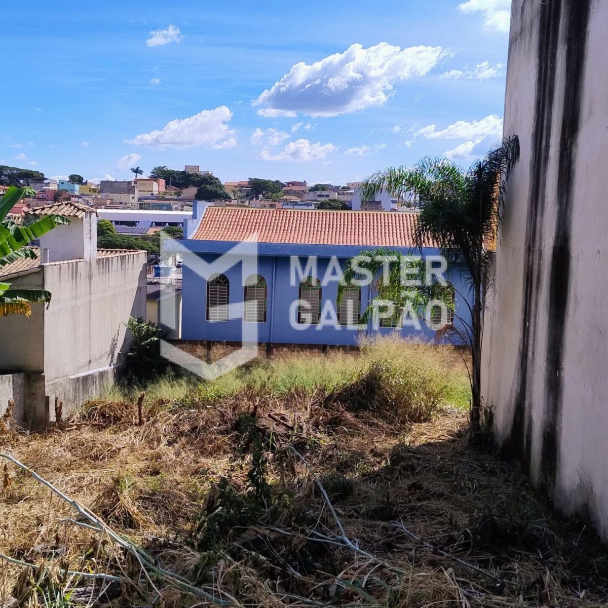 Lote 360m² em Avenida Principal – Água Branca