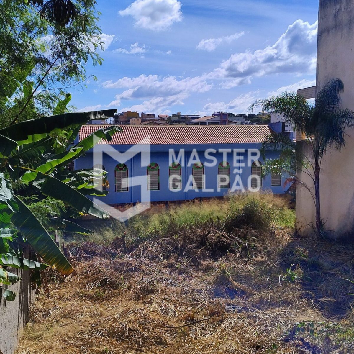 Lote 360m² em Avenida Principal – Água Branca