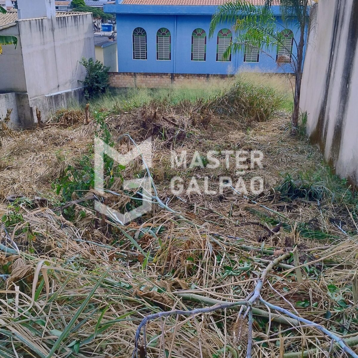 Lote 360m² em Avenida Principal – Água Branca