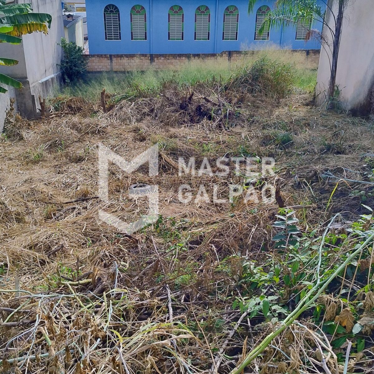 Lote 360m² em Avenida Principal – Água Branca
