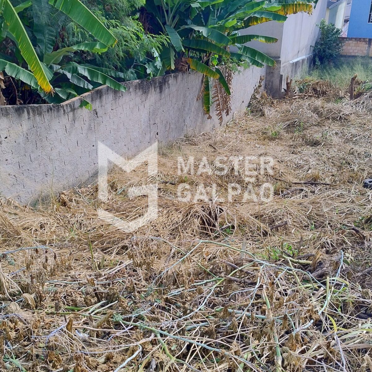 Lote 360m² em Avenida Principal – Água Branca
