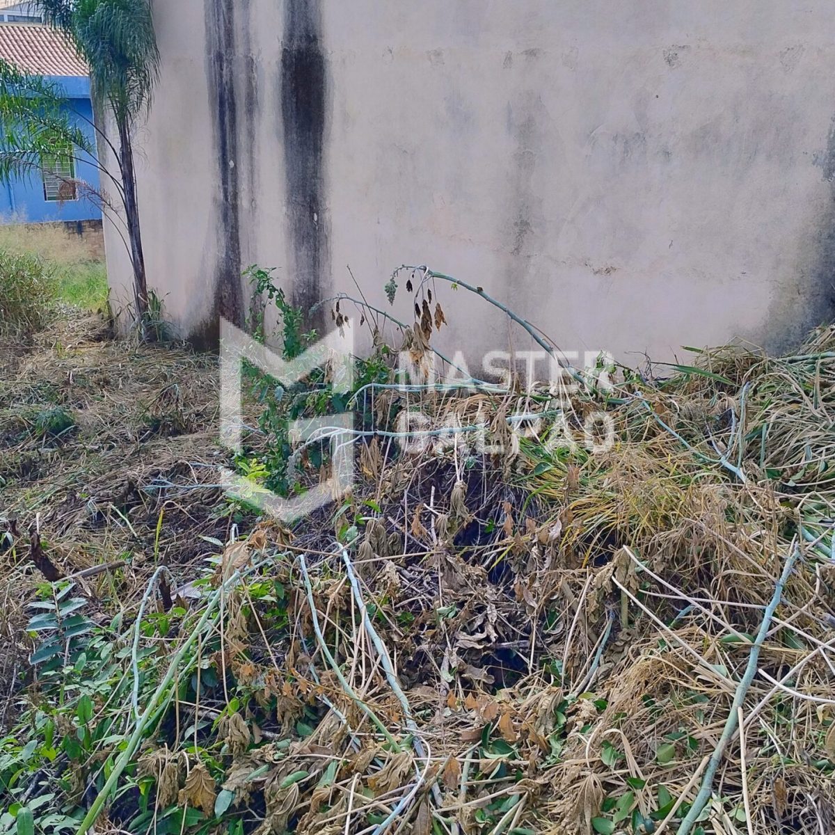 Lote 360m² em Avenida Principal – Água Branca