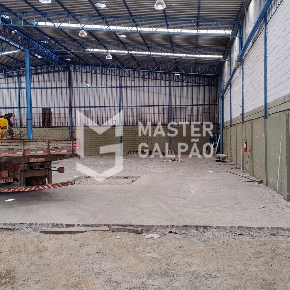 Galpão com Docas e Escritório – CEASA