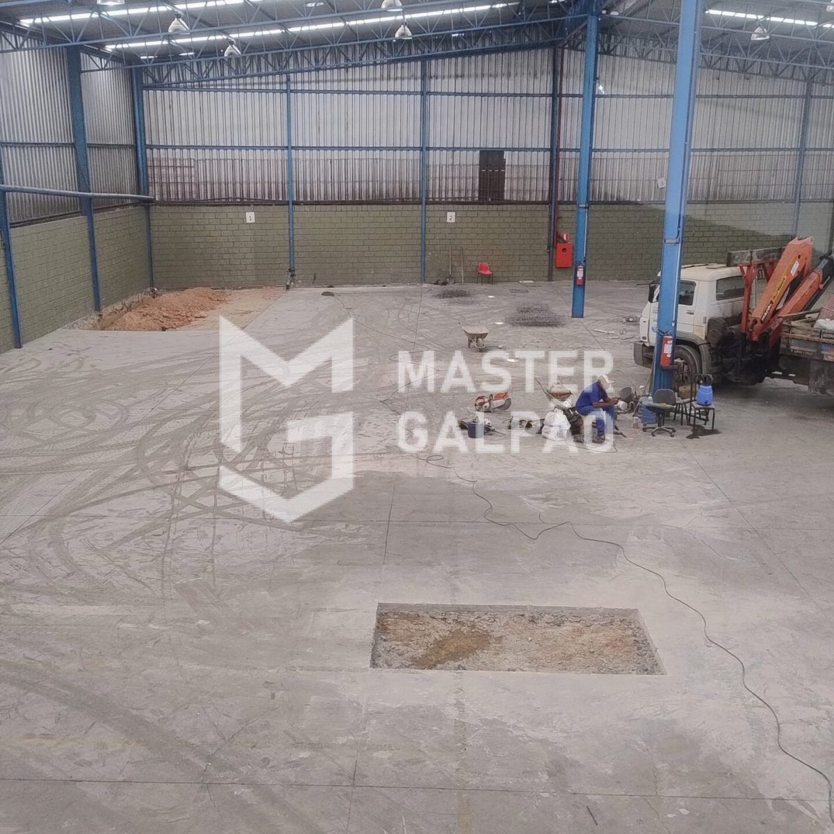 Galpão com Docas e Escritório – CEASA