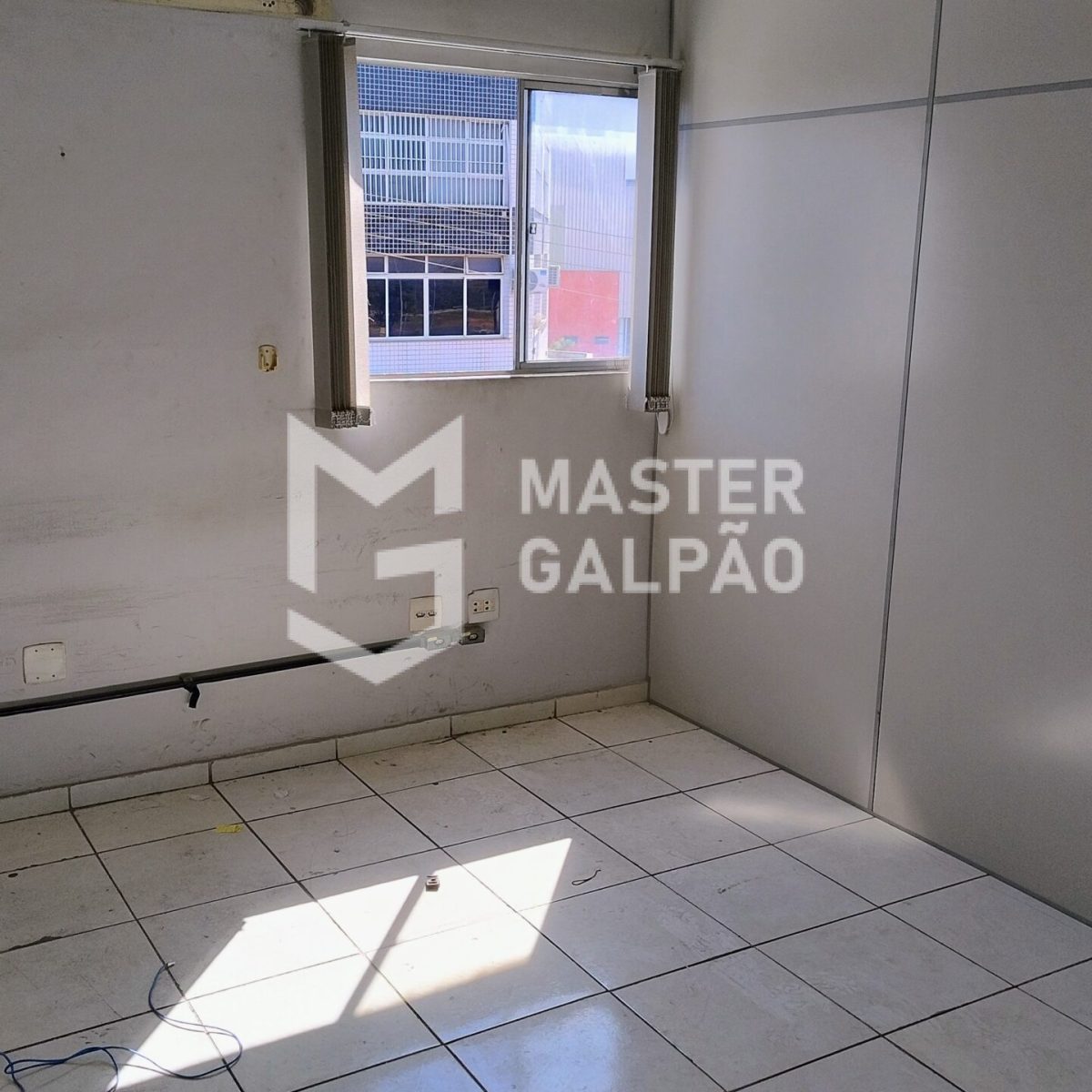 Galpão com Docas e Escritório – CEASA
