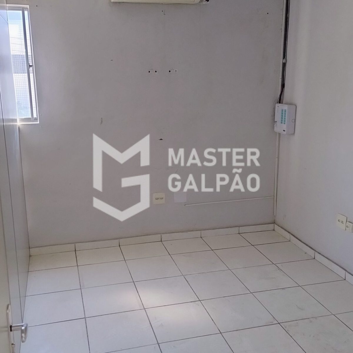 Galpão com Docas e Escritório – CEASA
