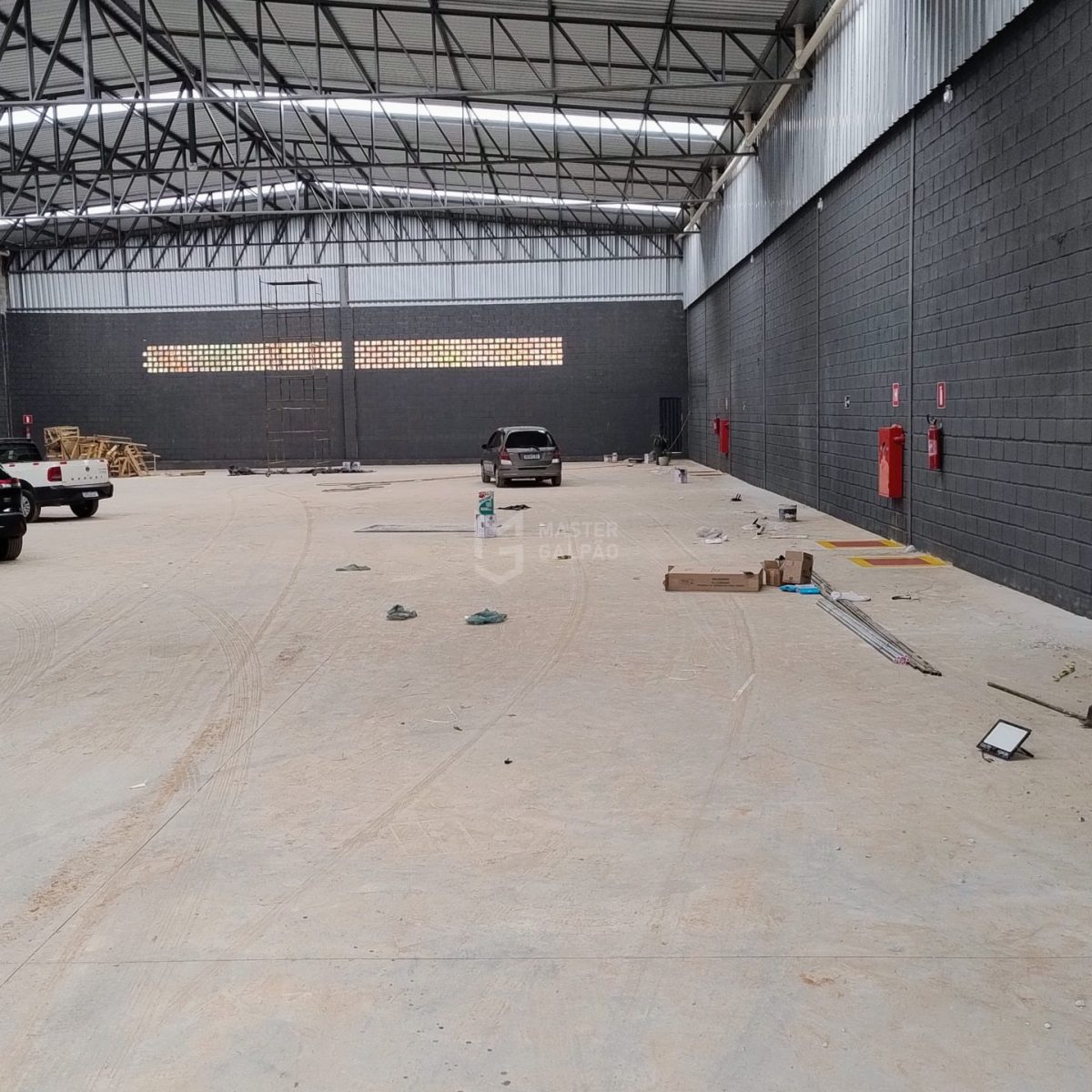 Galpão para Locação em Contagem | 1.300 m² com 4 Docas