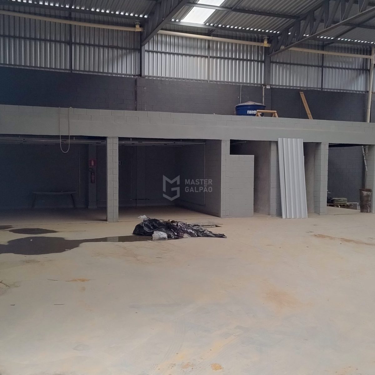 Galpão para Locação em Contagem | 1.300 m² com 4 Docas