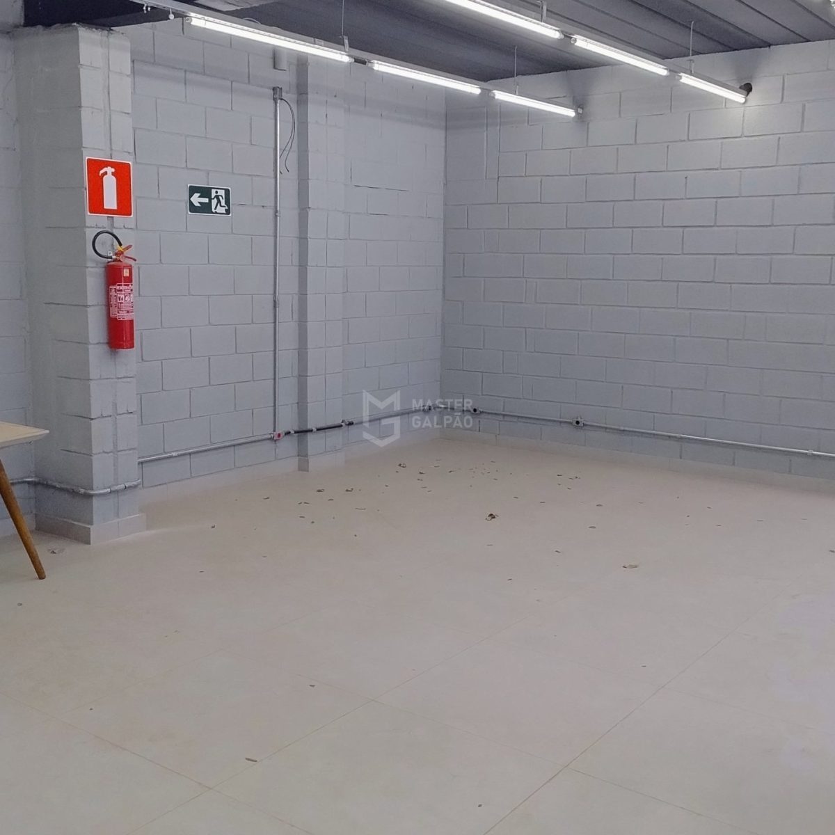 Galpão para Locação em Contagem | 1.300 m² com 4 Docas