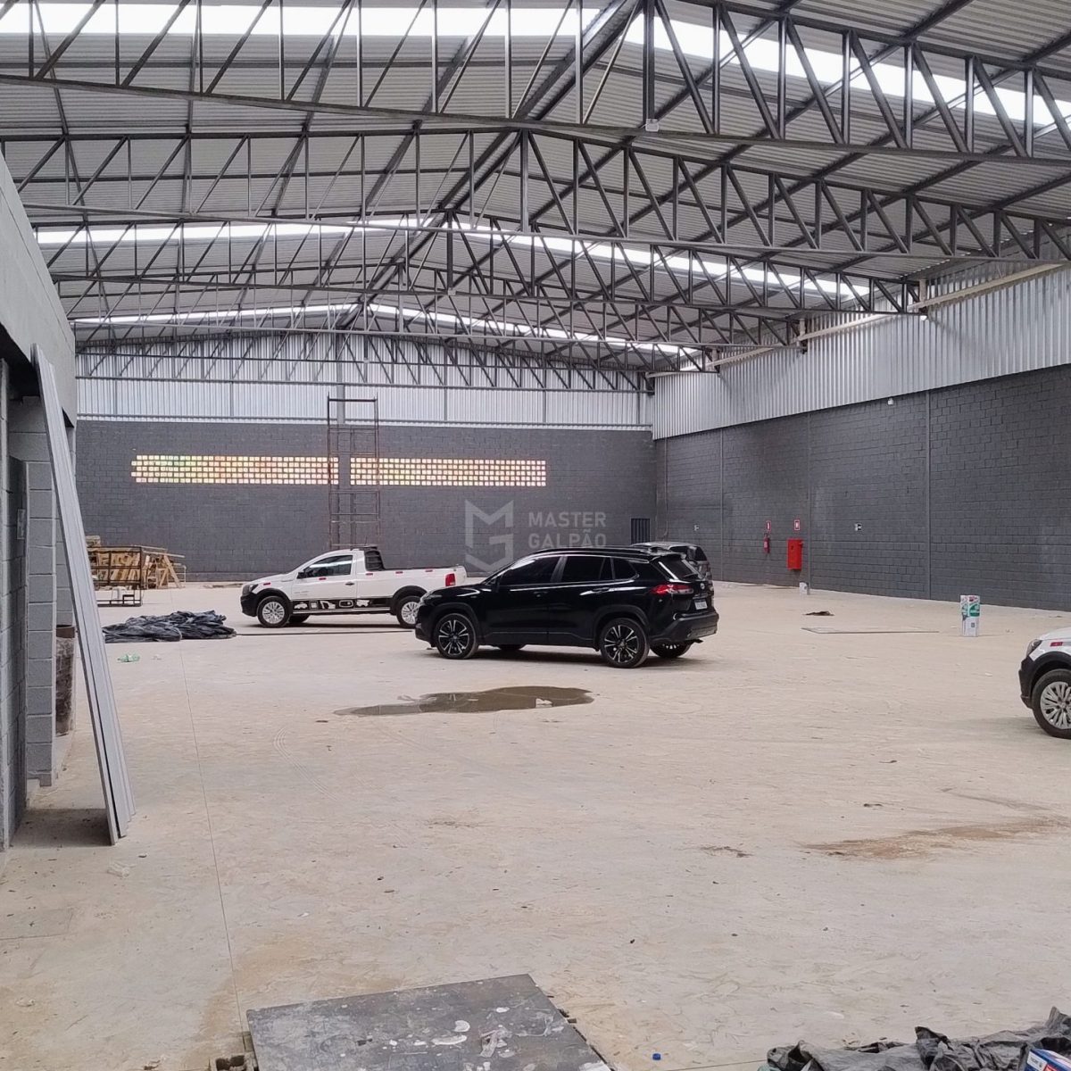 Galpão para Locação em Contagem | 1.300 m² com 4 Docas