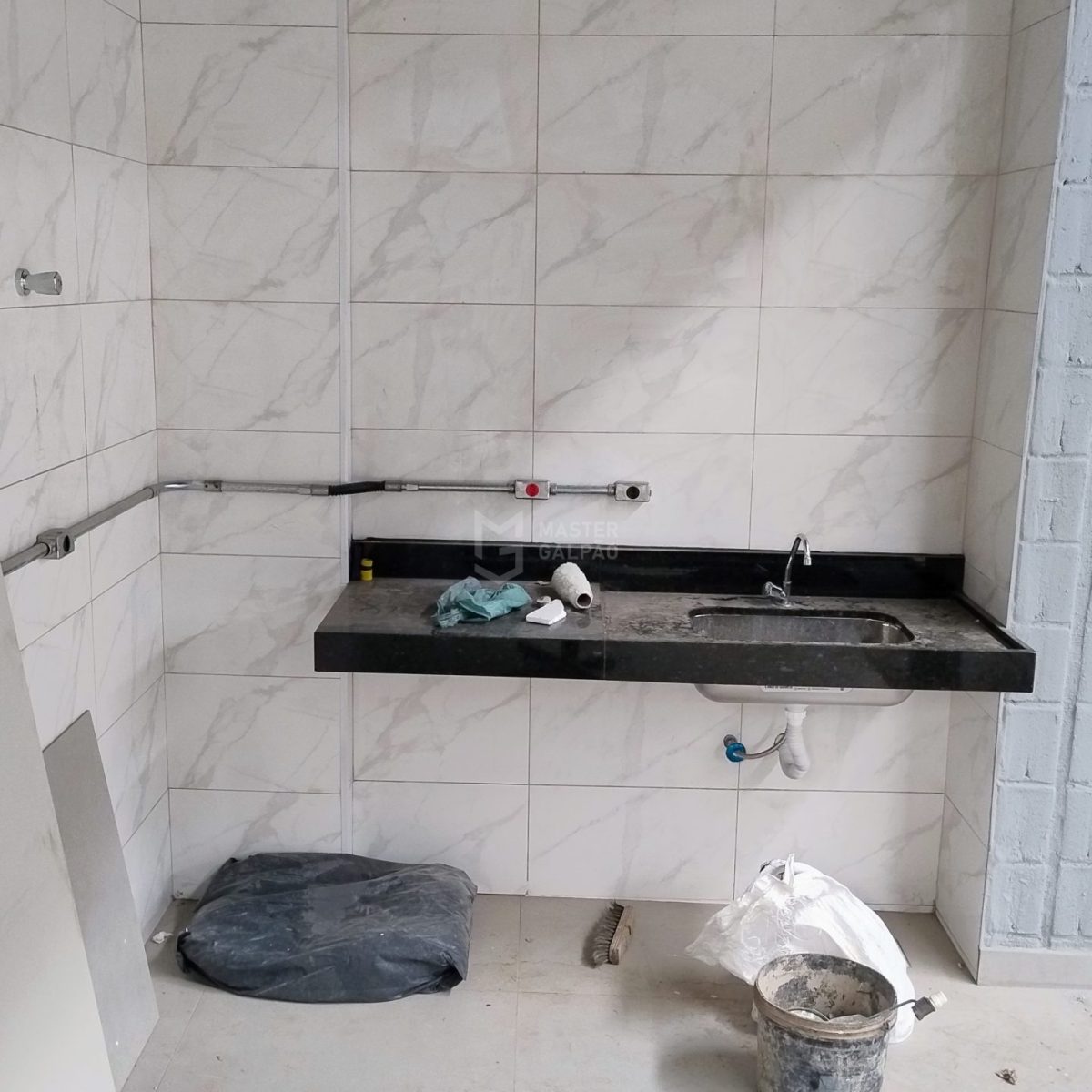 Galpão para Locação em Contagem | 1.300 m² com 4 Docas