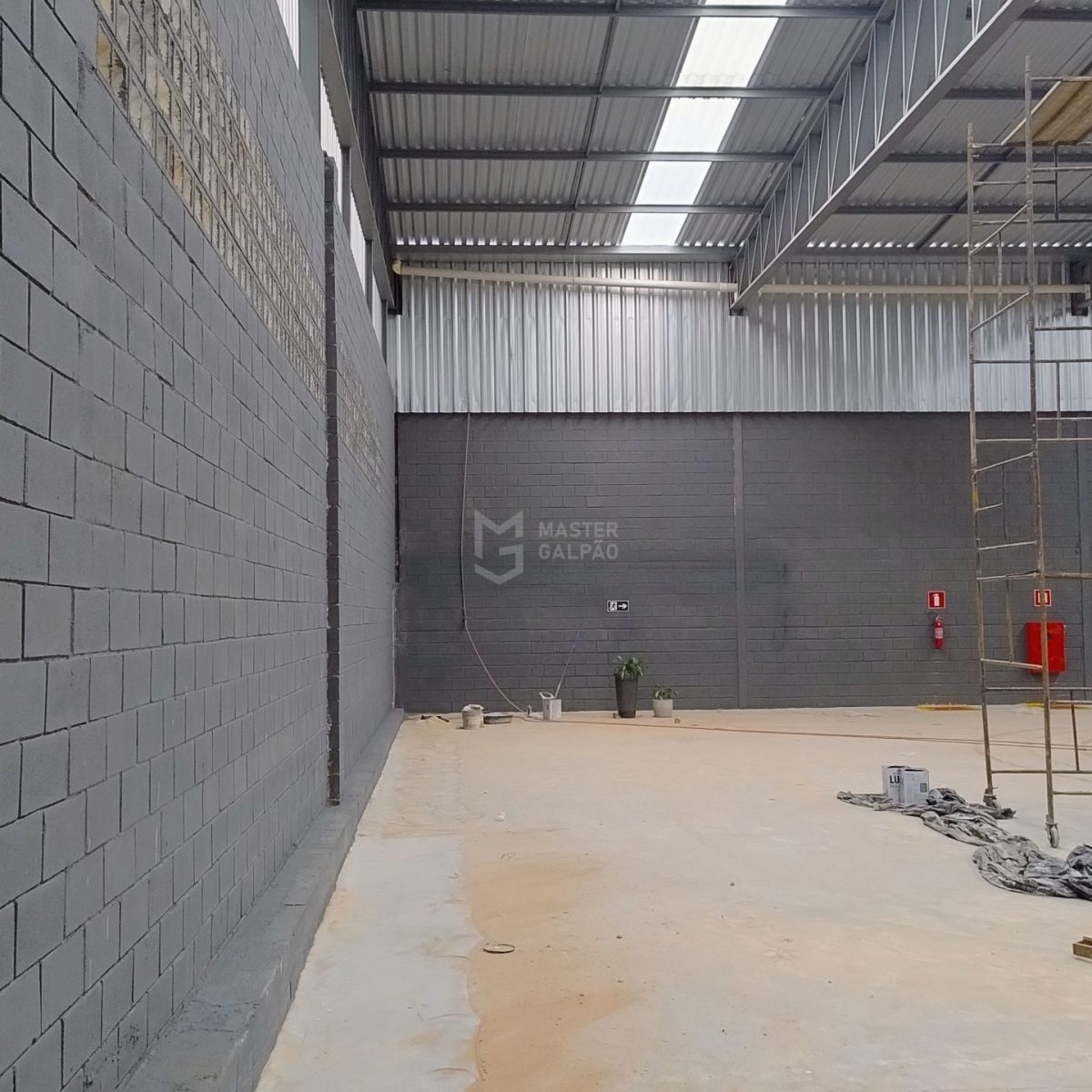 Galpão para Locação em Contagem | 1.300 m² com 4 Docas