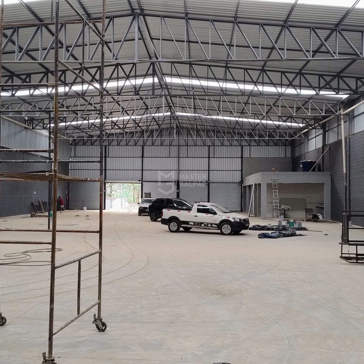 Galpão para Locação em Contagem | 1.300 m² com 4 Docas