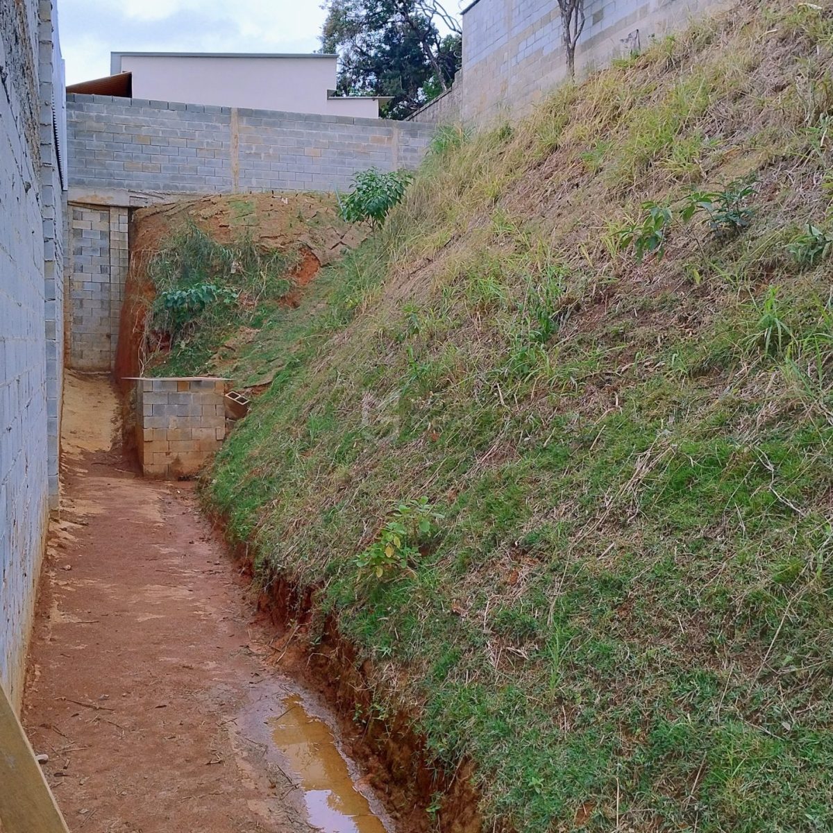 Galpão para Locação em Contagem | 1.300 m² com 4 Docas