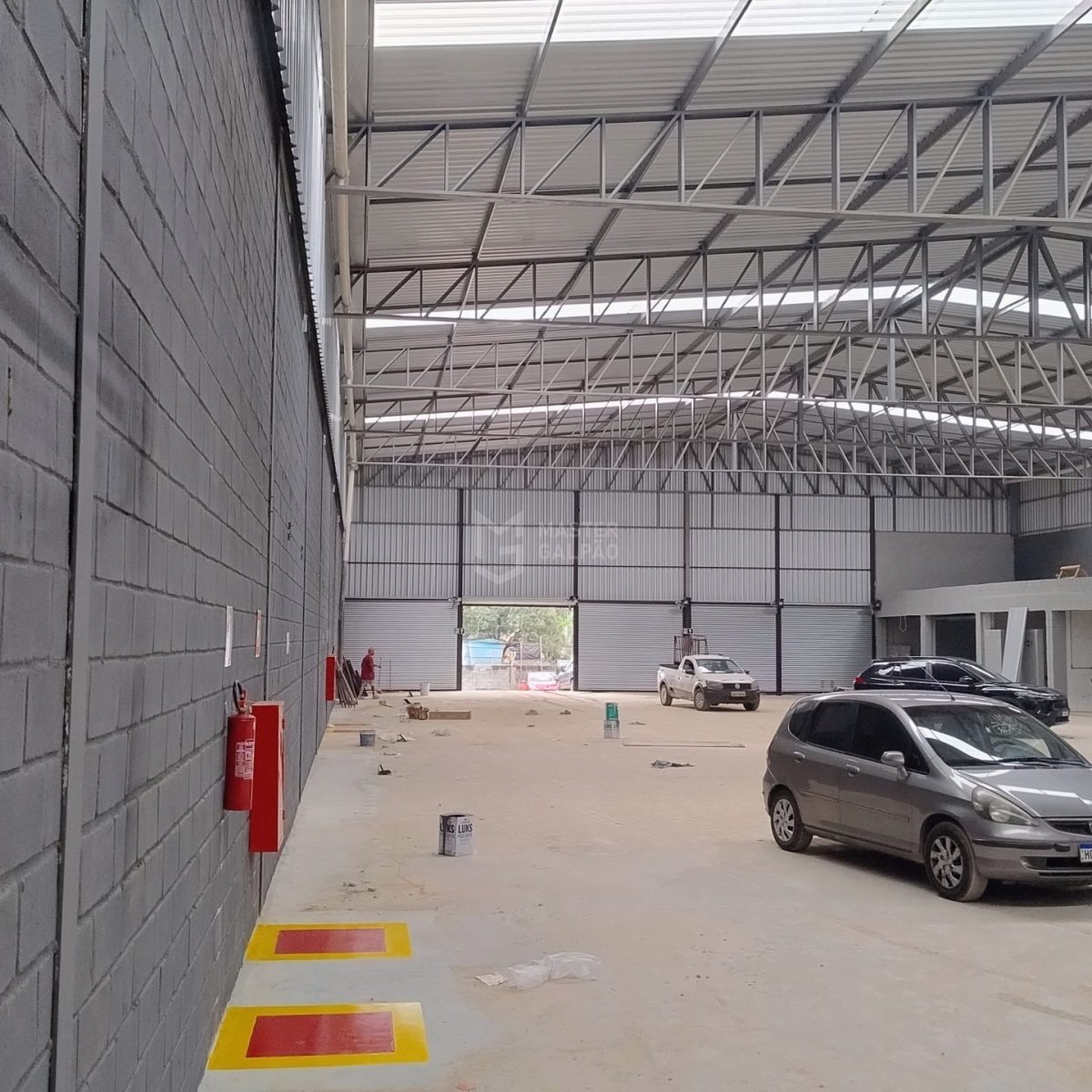 Galpão para Locação em Contagem | 1.300 m² com 4 Docas