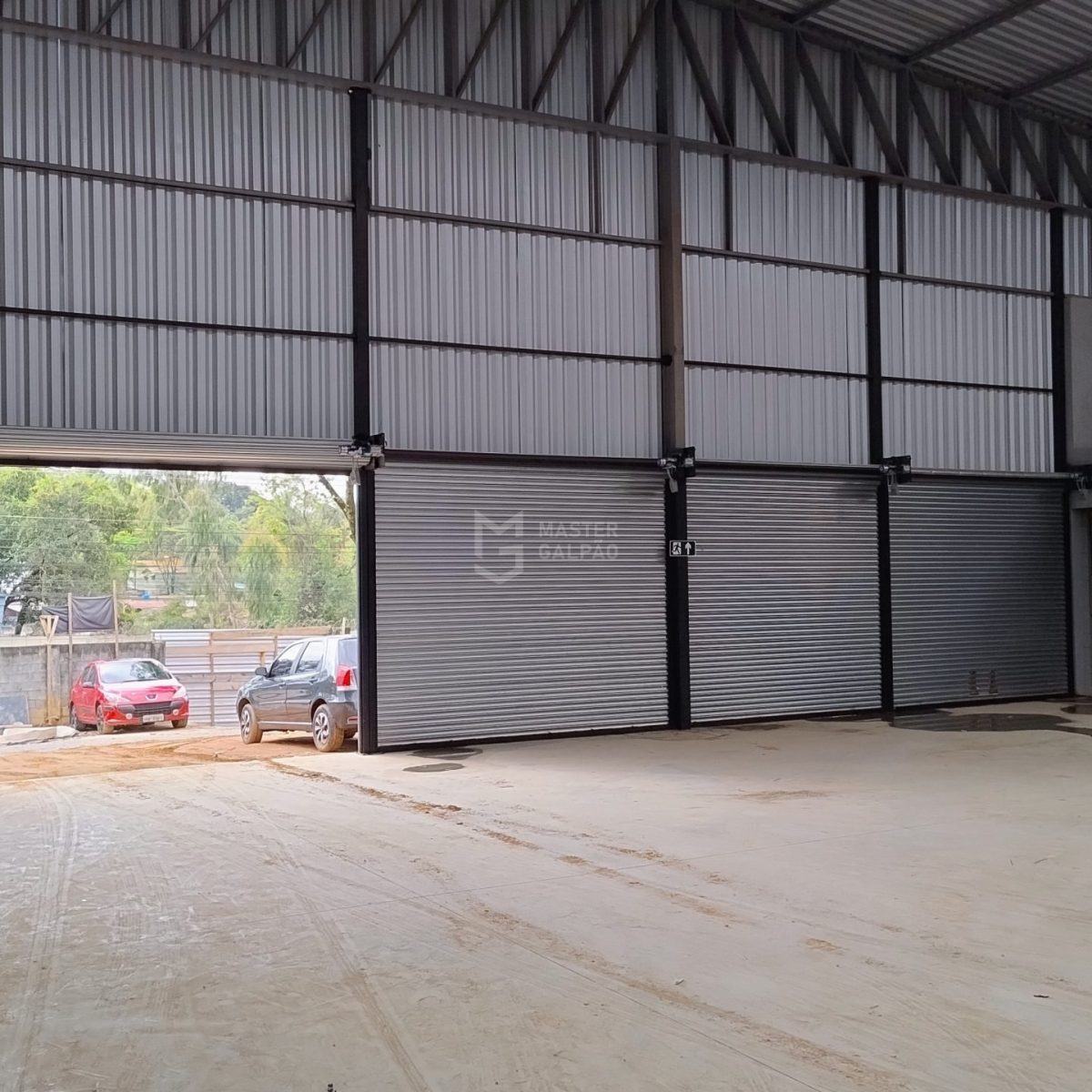Galpão para Locação em Contagem | 1.300 m² com 4 Docas