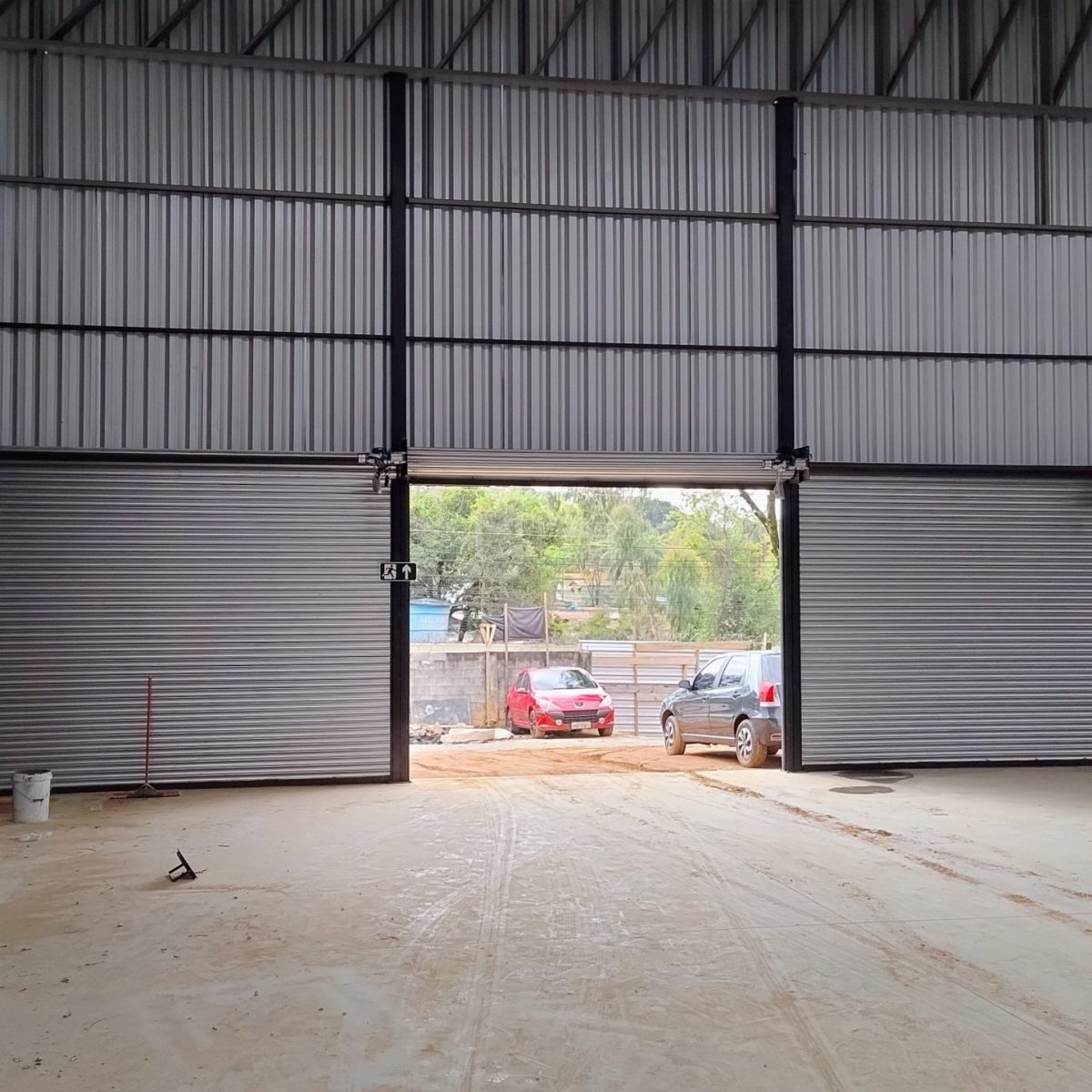 Galpão para Locação em Contagem | 1.300 m² com 4 Docas