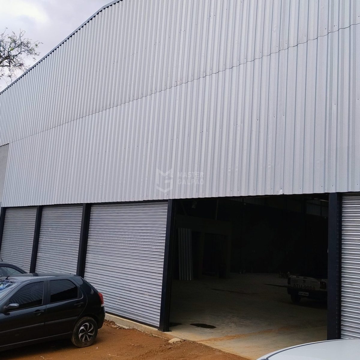 Galpão para Locação em Contagem | 1.300 m² com 4 Docas