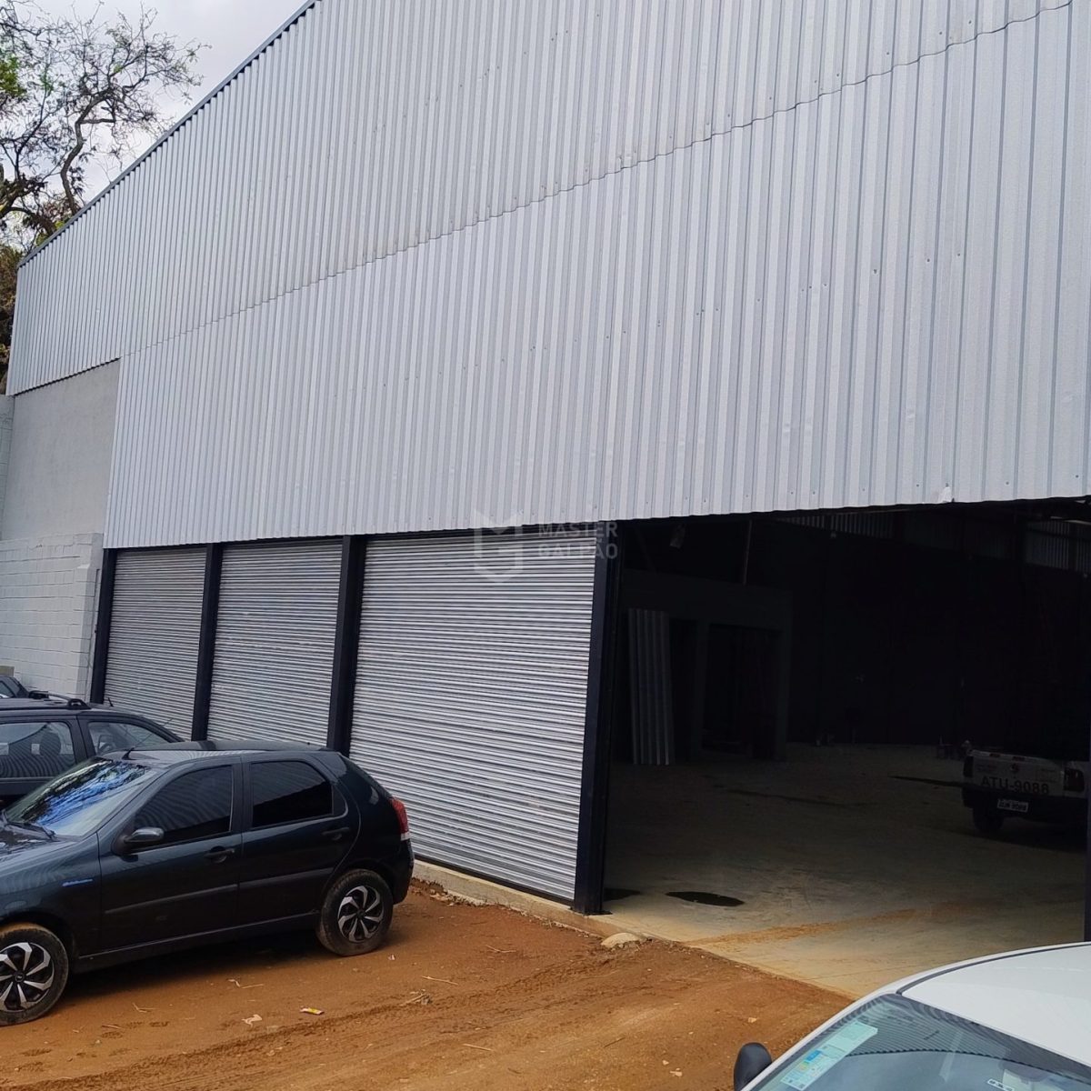 Galpão para Locação em Contagem | 1.300 m² com 4 Docas