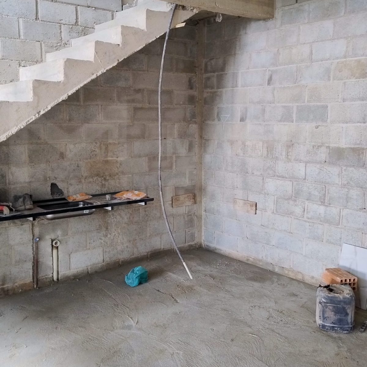 Galpão para Locação em Betim | 310 m² com Mezanino