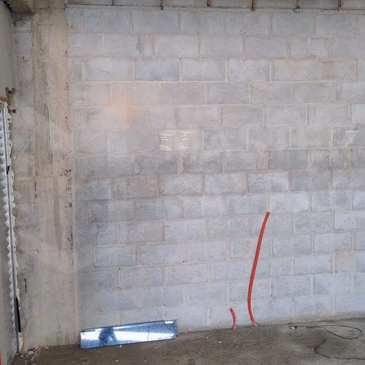 Galpão para Locação em Betim | 310 m² com Mezanino