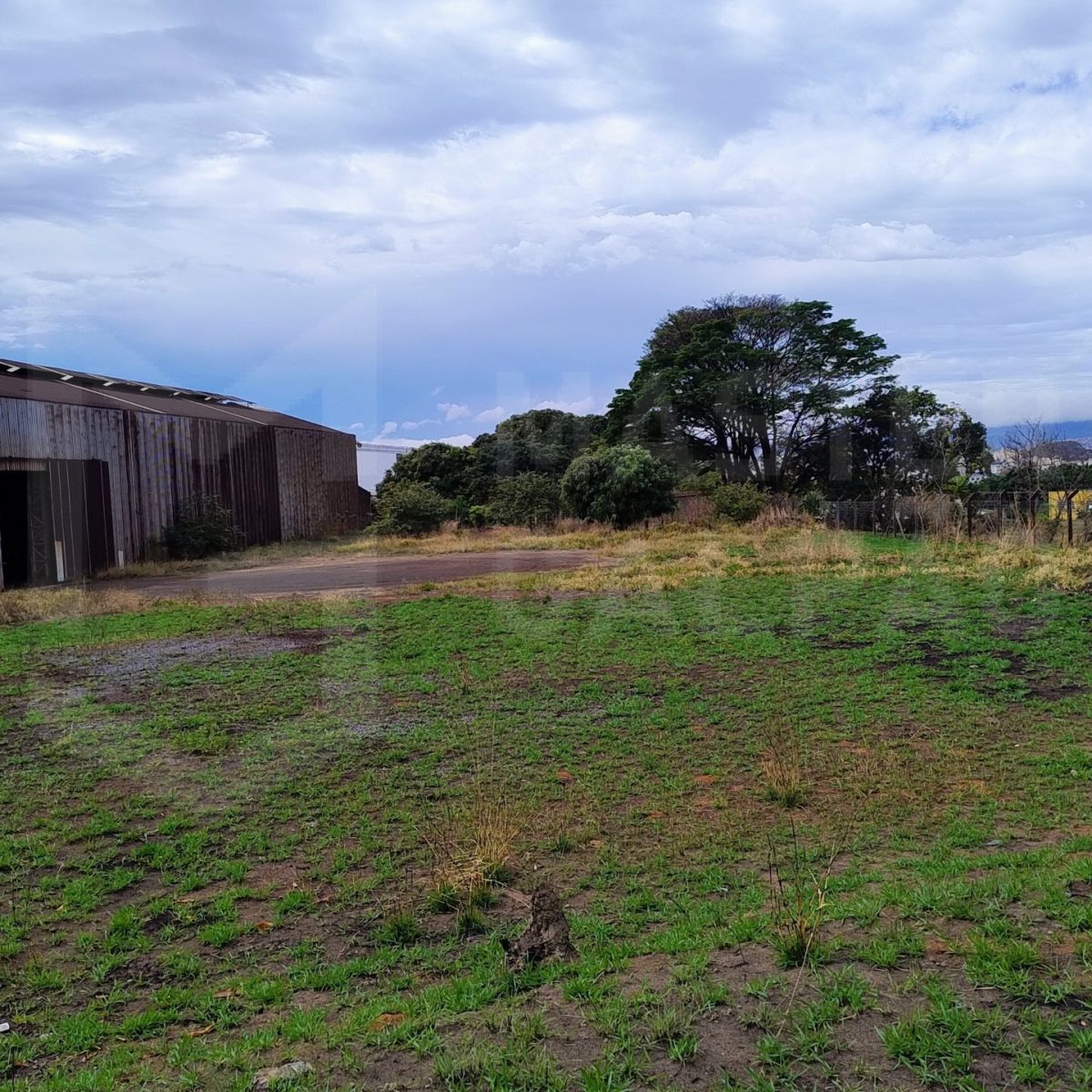 Área Industrial e Galpão à Venda Cinco - Contagem