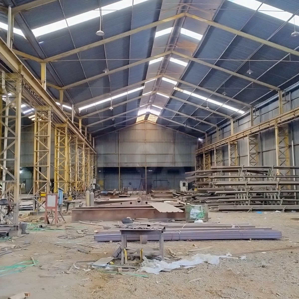Área Industrial e Galpão à Venda Cinco - Contagem