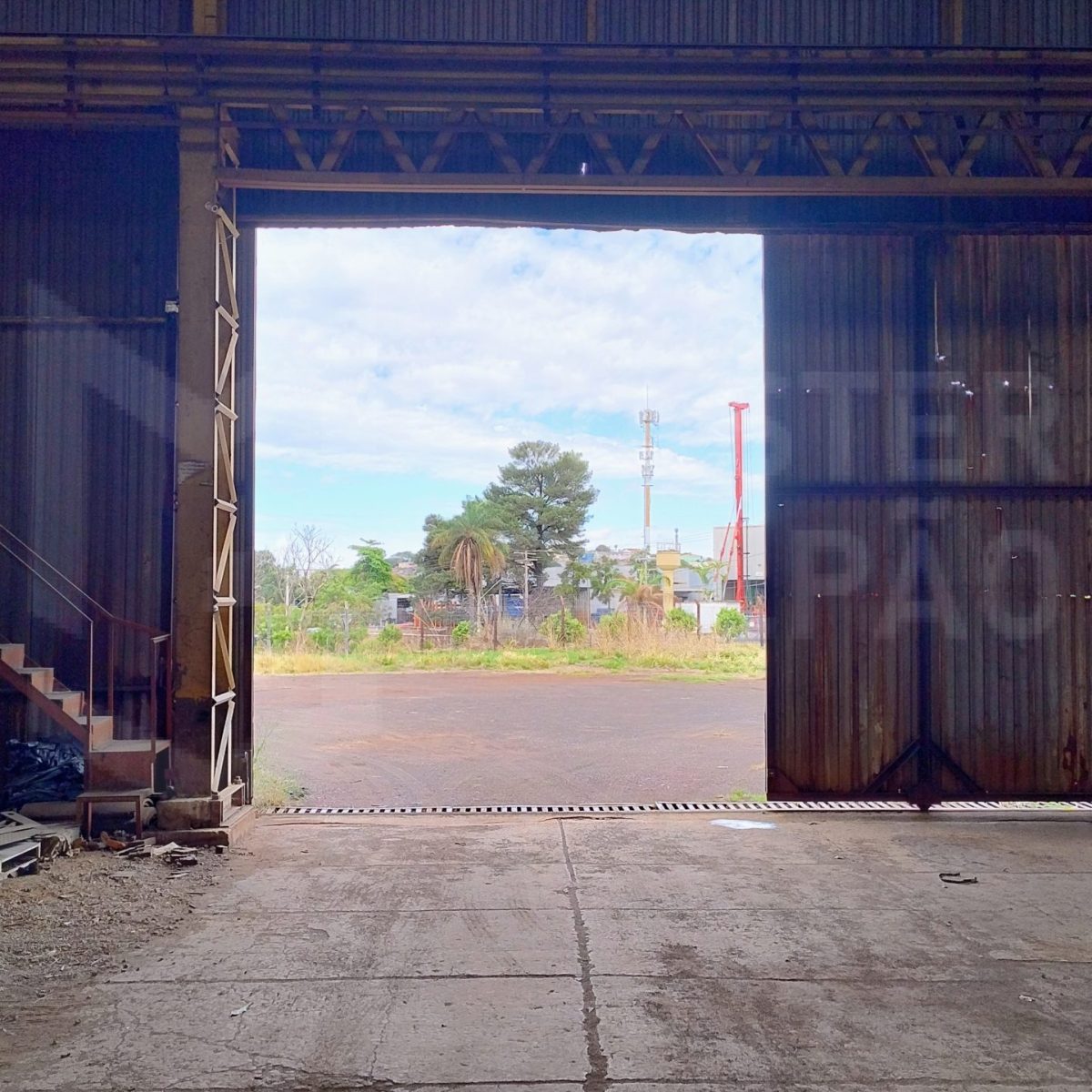 Área Industrial e Galpão à Venda Cinco - Contagem