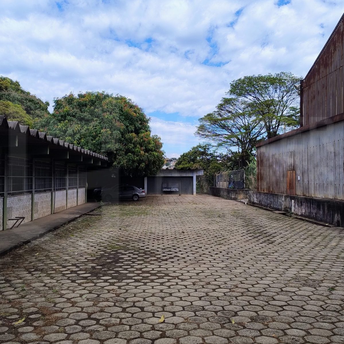 Área Industrial e Galpão à Venda Cinco - Contagem