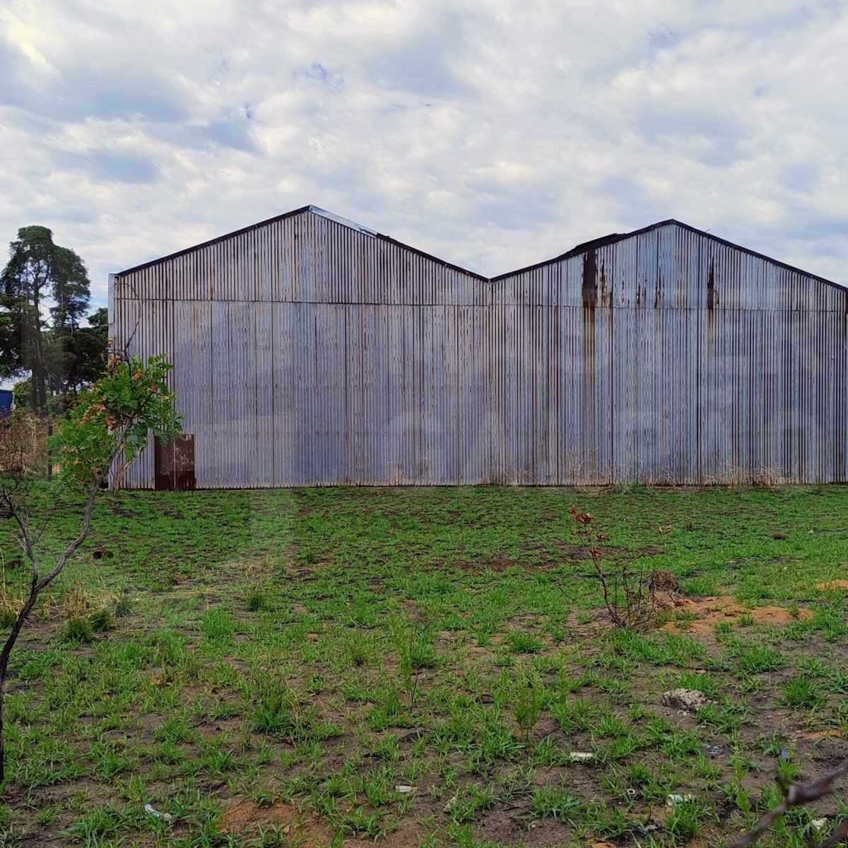 Área Industrial e Galpão à Venda Cinco - Contagem