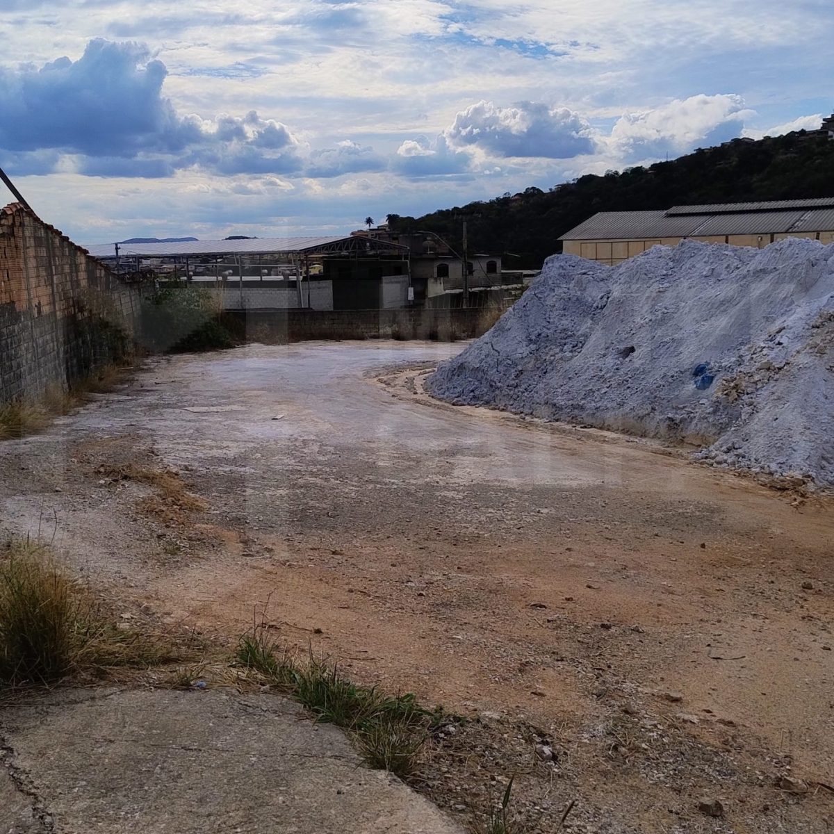 Área Comercial à Venda em Contagem | 5.650 m²