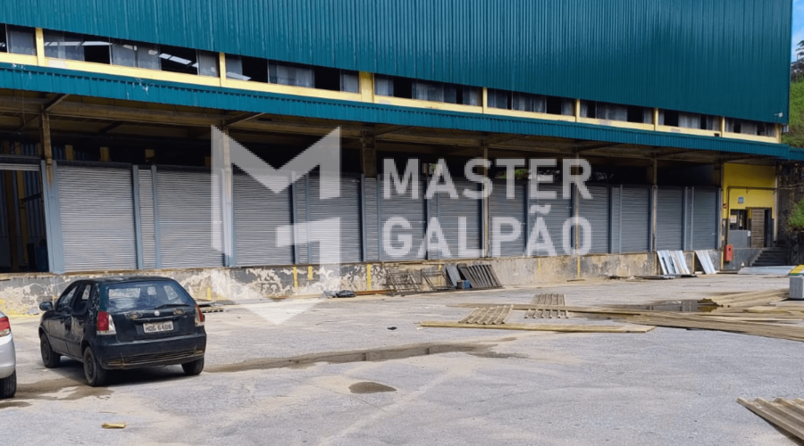 Galpão Logístico – 4.560m² com 15 docas
