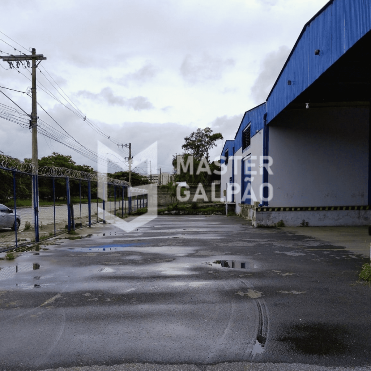 Galpão de 2.200m² + Pátio de 2.800m²
