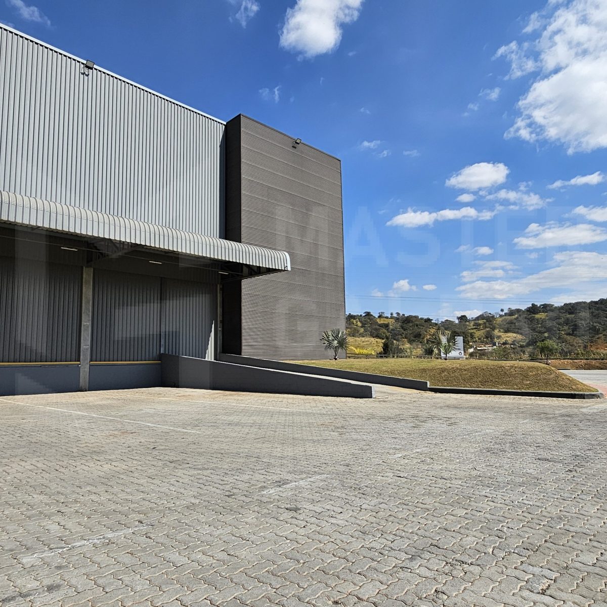 Galpão Logístico para Locação em Contagem | 6.404 m²