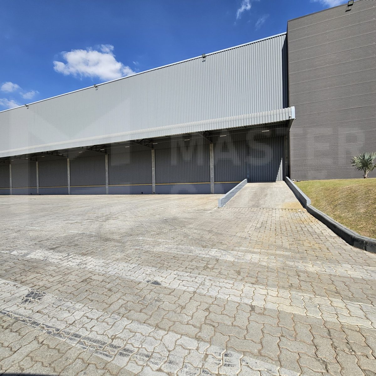 Galpão Logístico para Locação em Contagem | 6.404 m²