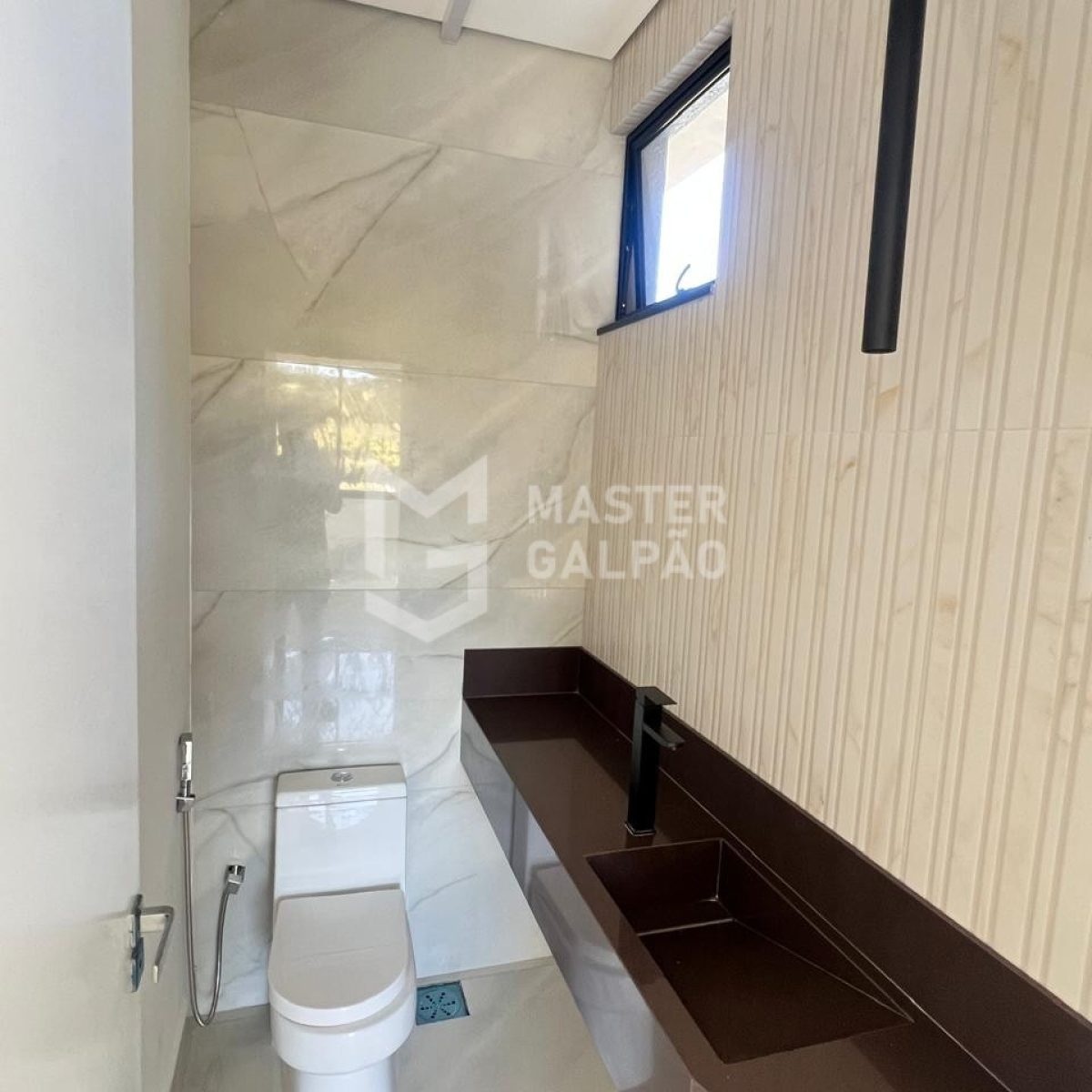 Casa com 4 suítes e lazer completo
