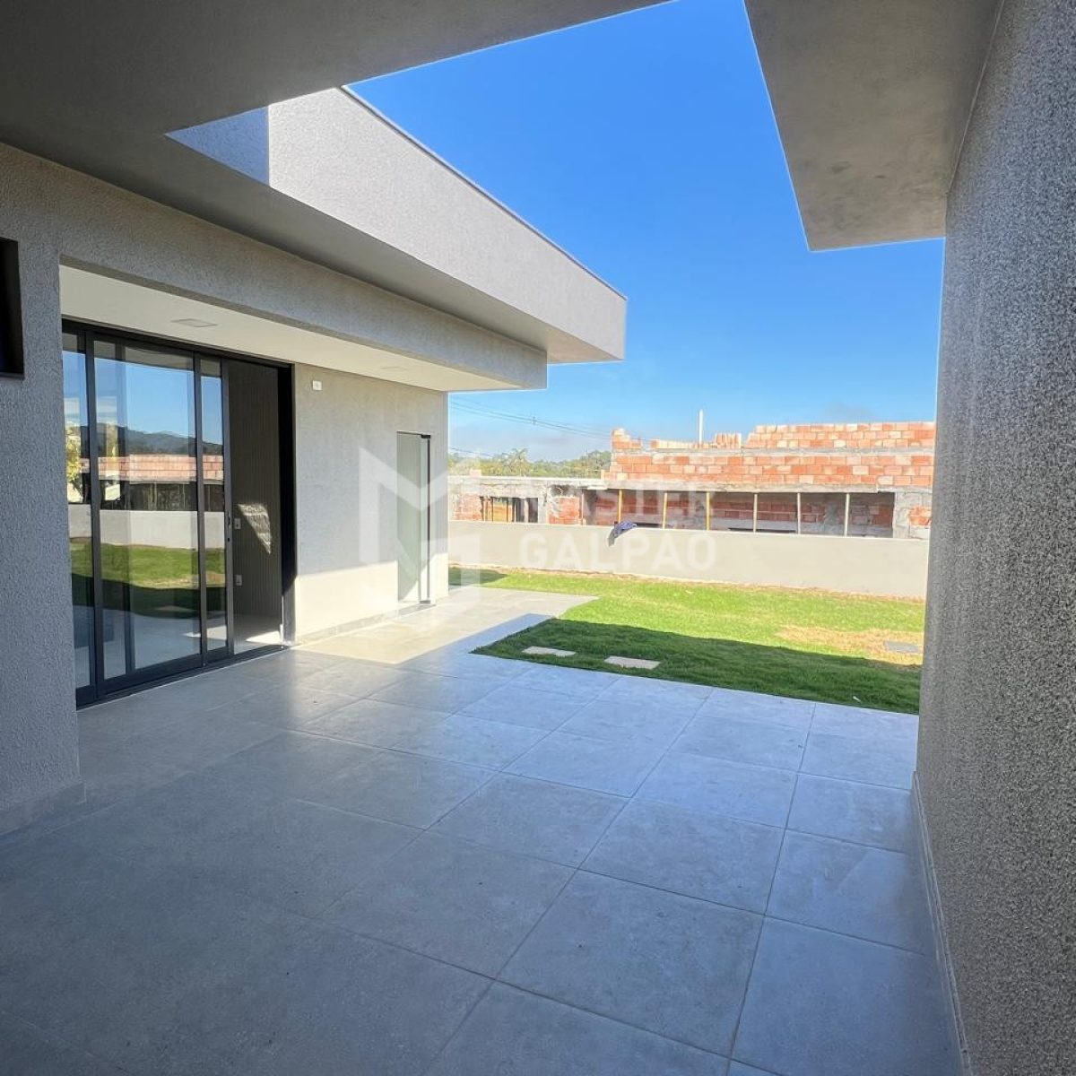 Casa com 4 suítes e lazer completo